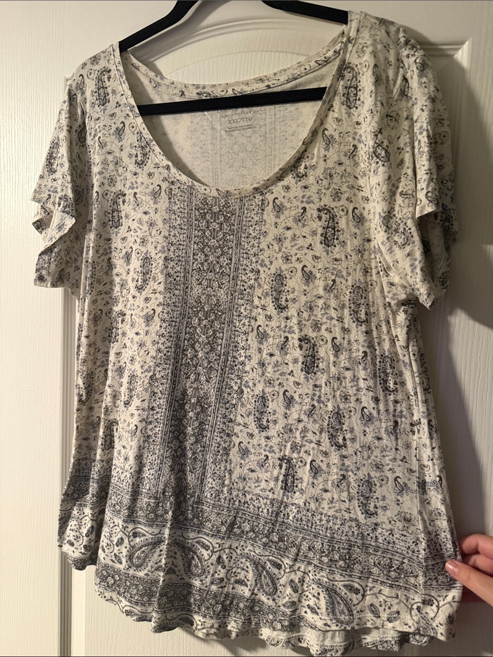 Lucky Brand | White and Gray Paisley Scoop Neck Short Sleeve Top